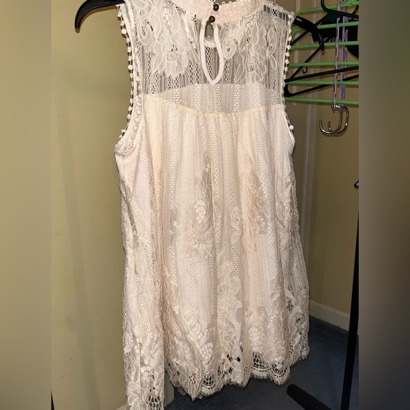 Women’s Lace Top- **NEVER WORN** - Picture 2 of 5